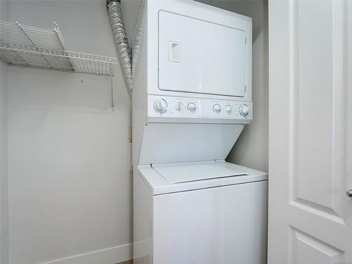 506-845 Yates St, Victoria, BC - Indoor Photo Showing Laundry Room