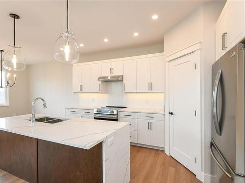 3402 Eagleview Cres, Courtenay, BC - Indoor Photo Showing Kitchen With Double Sink With Upgraded Kitchen
