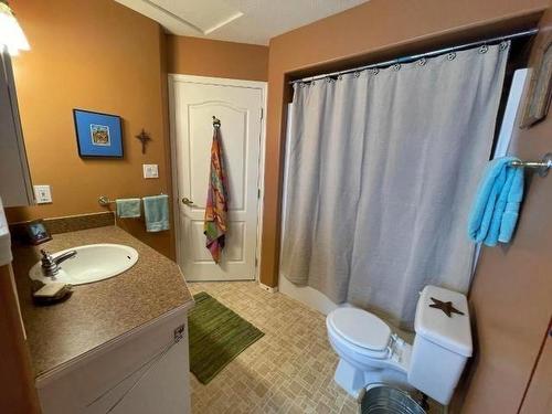 1-4476 Barriere Town Rd, Barriere, BC - Indoor Photo Showing Bathroom