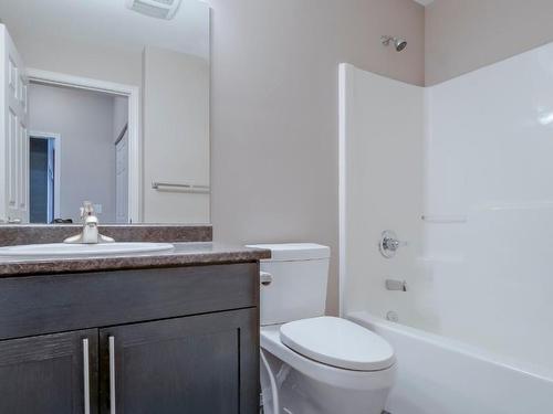 315-250 Hollywood Road, Kelowna, BC - Indoor Photo Showing Bathroom