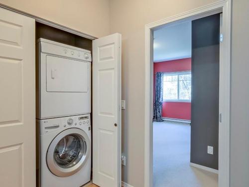 315-250 Hollywood Road, Kelowna, BC - Indoor Photo Showing Laundry Room