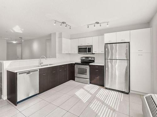 102-533 Yates Road, Kelowna, BC - Indoor Photo Showing Kitchen With Upgraded Kitchen