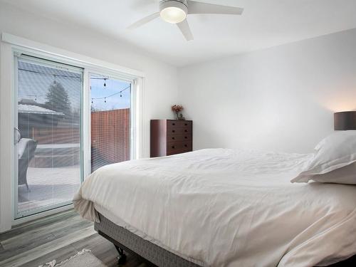 1241 Lawson Avenue, Kelowna, BC - Indoor Photo Showing Bedroom