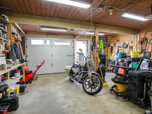 1251 Lawson Avenue, Kelowna, BC - Indoor Photo Showing Garage