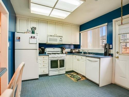 1261 Lawson Avenue, Kelowna, BC - Indoor Photo Showing Kitchen With Double Sink