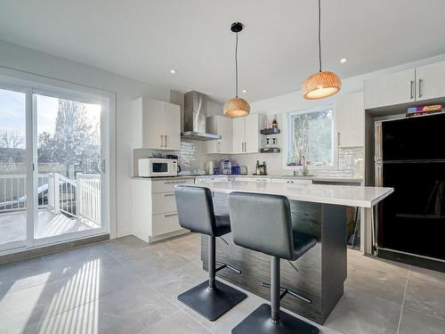 Coin-repas - 640 Mtée Ste-Julie, Sainte-Julie, QC - Indoor Photo Showing Kitchen With Upgraded Kitchen