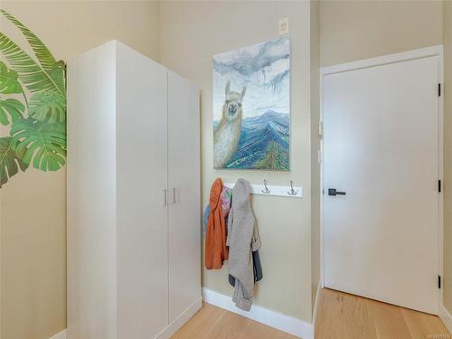408-797 Tyee Rd, Victoria, BC - Indoor Photo Showing Other Room