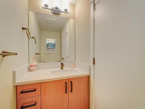 408-797 Tyee Rd, Victoria, BC - Indoor Photo Showing Bathroom