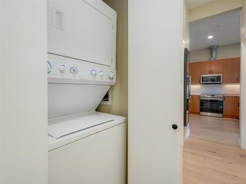408-797 Tyee Rd, Victoria, BC - Indoor Photo Showing Laundry Room