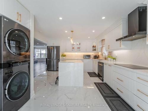 212 Currey Cres, Newmarket, ON - Indoor Photo Showing Laundry Room