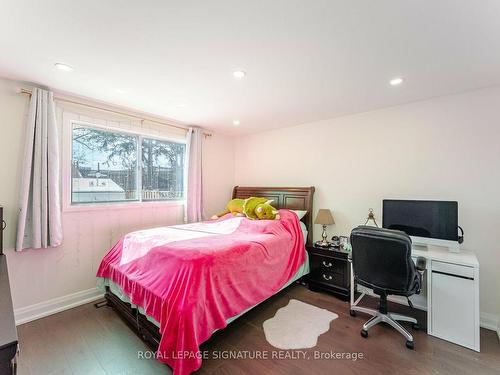 212 Currey Cres, Newmarket, ON - Indoor Photo Showing Bedroom