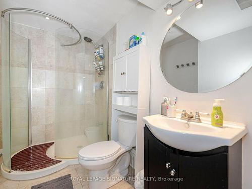 212 Currey Cres, Newmarket, ON - Indoor Photo Showing Bathroom