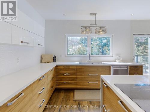 106 Plater St, Blue Mountains, ON - Indoor Photo Showing Kitchen
