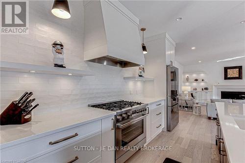 1717 Upper West Ave, London, ON - Indoor Photo Showing Kitchen With Upgraded Kitchen