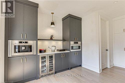 1717 Upper West Ave, London, ON - Indoor Photo Showing Kitchen