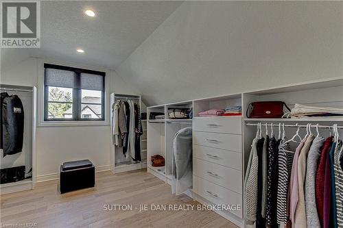 1717 Upper West Avenue, London, ON - Indoor Photo Showing Laundry Room