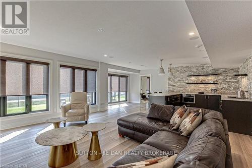 1717 Upper West Ave, London, ON - Indoor Photo Showing Living Room