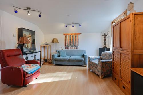 511 Carbonate Street, Nelson, BC - Indoor Photo Showing Living Room