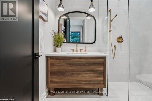 22 Melrose Dr, Niagara-On-The-Lake, ON - Indoor Photo Showing Bathroom