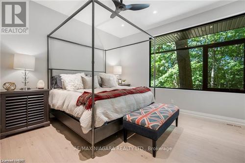 22 Melrose Dr, Niagara-On-The-Lake, ON - Indoor Photo Showing Bedroom