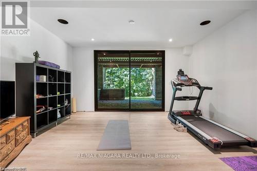 22 Melrose Dr, Niagara-On-The-Lake, ON - Indoor Photo Showing Gym Room