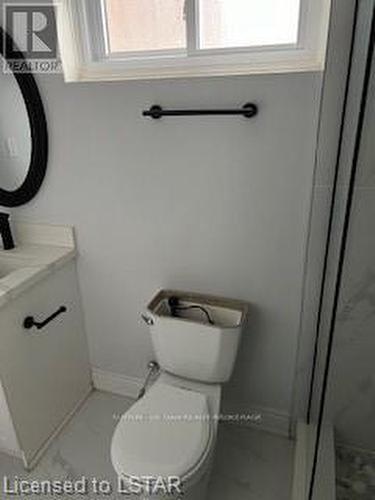 1/2 - 76 Fairview Avenue, St. Thomas, ON - Indoor Photo Showing Bathroom