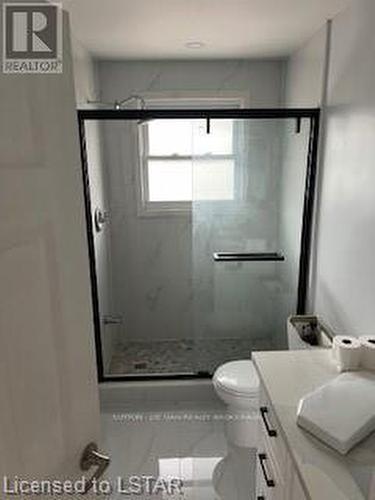 #1/2 -76 Fairview Ave, St. Thomas, ON - Indoor Photo Showing Bathroom