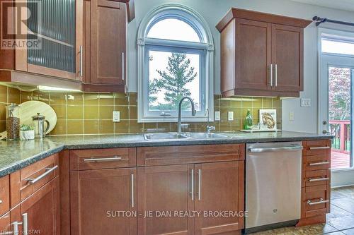 329 Skyline Ave, London, ON - Indoor Photo Showing Kitchen With Double Sink
