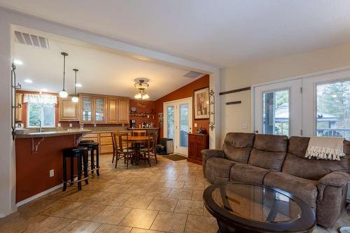 1601 Beech Road, Christina Lake, BC - Indoor Photo Showing Living Room