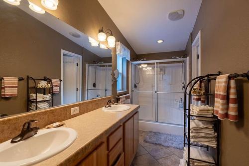 1601 Beech Road, Christina Lake, BC - Indoor Photo Showing Bathroom