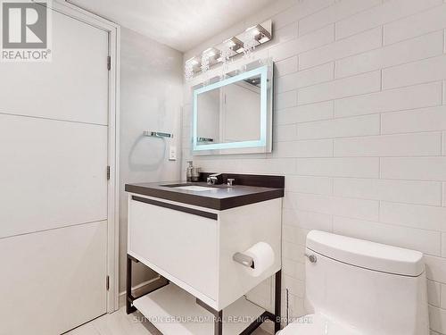 #Ph #803 -801 Sheppard Ave W, Toronto, ON - Indoor Photo Showing Bathroom