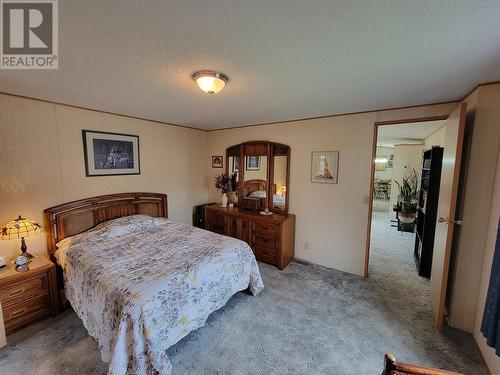 715 10Th Avenue, Keremeos, BC - Indoor Photo Showing Bedroom