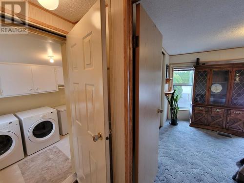 715 10Th Avenue, Keremeos, BC - Indoor Photo Showing Laundry Room