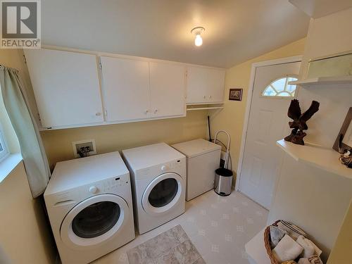 715 10Th Avenue, Keremeos, BC - Indoor Photo Showing Laundry Room