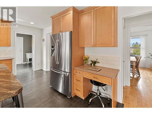 4857 Canyon Ridge Crescent, Kelowna, BC - Indoor Photo Showing Kitchen