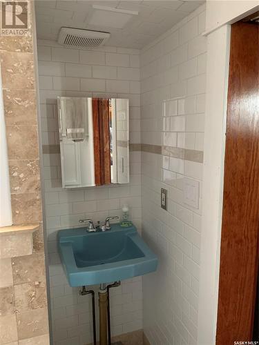 2134 Halifax Street, Regina, SK - Indoor Photo Showing Bathroom