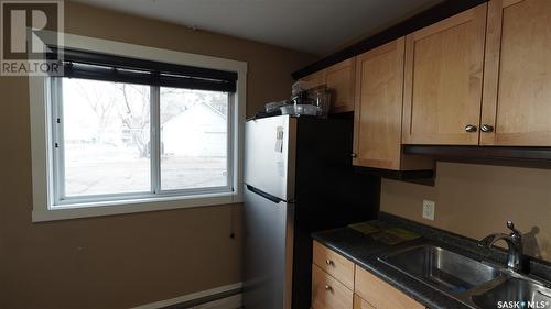 4 2121 Rae Street, Regina, SK - Indoor Photo Showing Kitchen With Double Sink