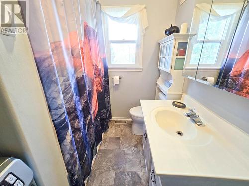 7511 255 Road, Fort St. John, BC - Indoor Photo Showing Bathroom