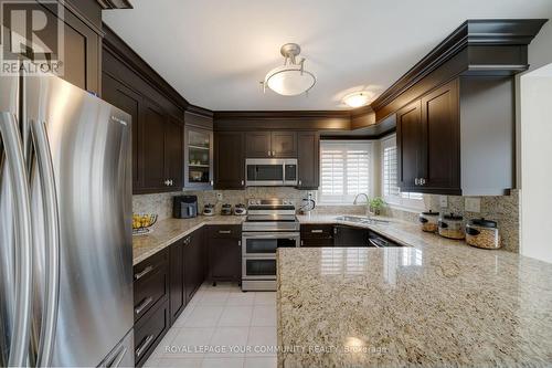 240 Waterbury St, Caledon, ON - Indoor Photo Showing Kitchen With Upgraded Kitchen