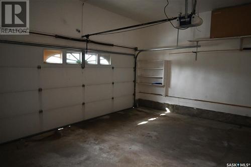 1579 Lee Grayson Crescent N, Regina, SK - Indoor Photo Showing Garage