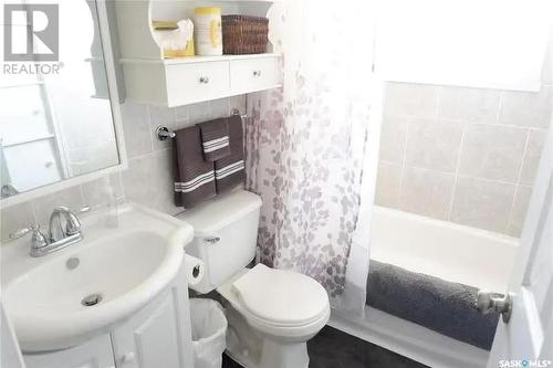 419 2Nd Avenue S, Rockglen, SK - Indoor Photo Showing Bathroom