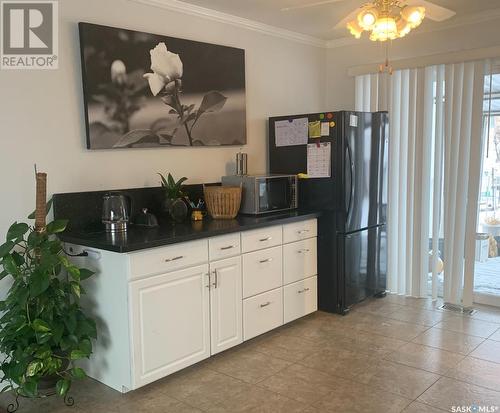 419 2Nd Avenue S, Rockglen, SK - Indoor Photo Showing Kitchen