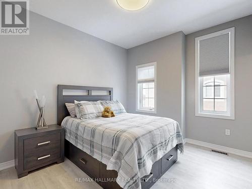 48 Pine Hill Cres, Aurora, ON - Indoor Photo Showing Bedroom