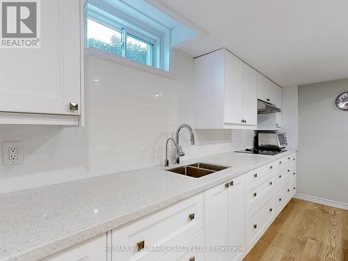 48 Pine Hill Cres, Aurora, ON - Indoor Photo Showing Kitchen With Double Sink