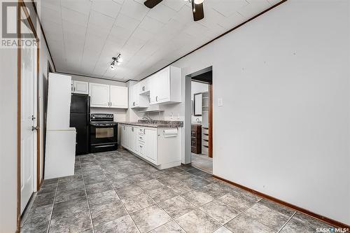 149 Coteau Street W, Moose Jaw, SK - Indoor Photo Showing Kitchen