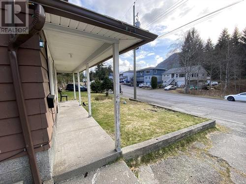 610-612 W 9Th Avenue, Prince Rupert, BC - Outdoor
