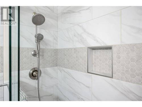 935 Belgo Road, Kelowna, BC - Indoor Photo Showing Bathroom