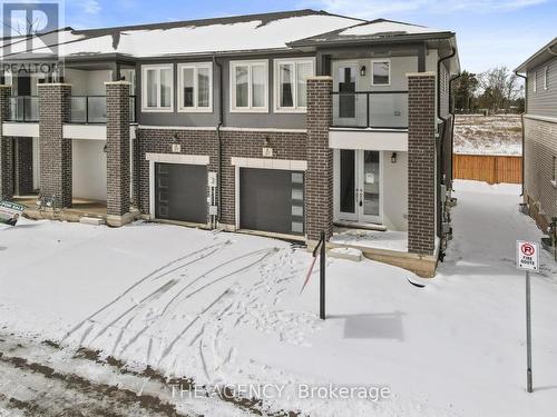 #6 -27 Renfrew Tr, Welland, ON - Outdoor With Balcony With Facade