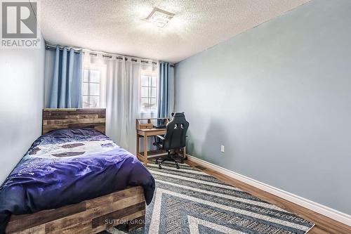 28 Sun King Cres, Barrie, ON - Indoor Photo Showing Bedroom