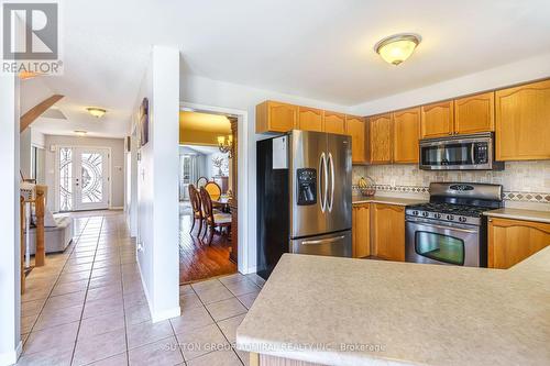 28 Sun King Cres, Barrie, ON - Indoor Photo Showing Kitchen